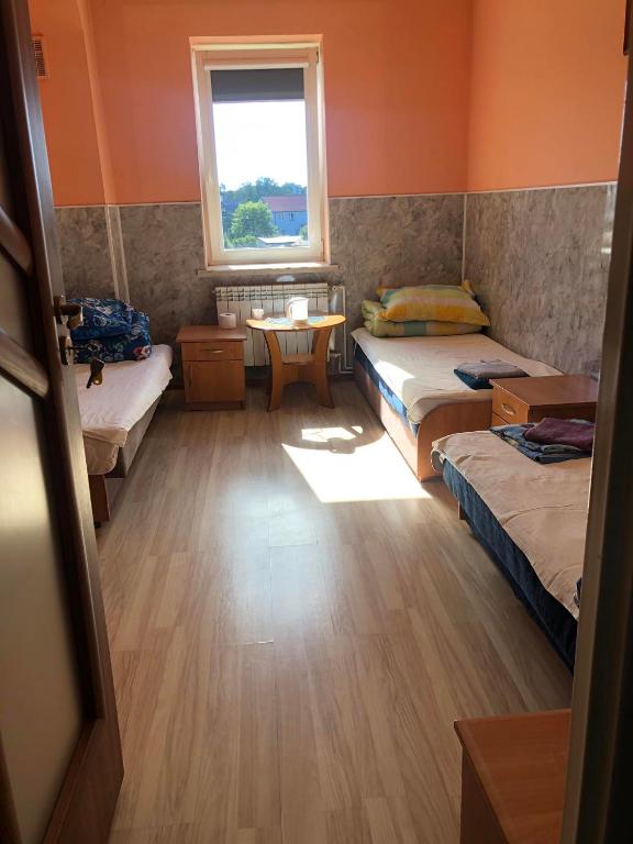 Postel nebo postele na pokoji v ubytování Zajazd Pod Świerkiem