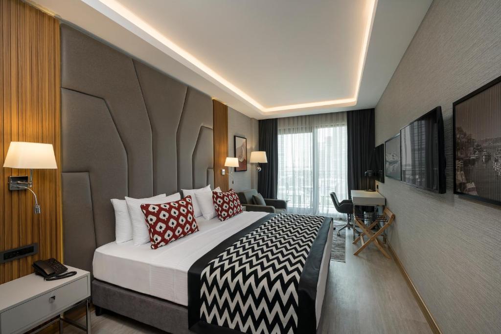 Postel nebo postele na pokoji v ubytování Ramada Encore by Wyndham Istanbul Sisli