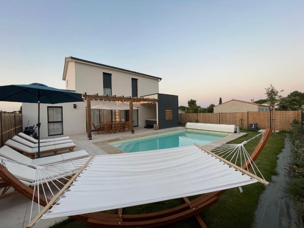 Πισίνα στο ή κοντά στο La Forêt d'Armotte villa 16