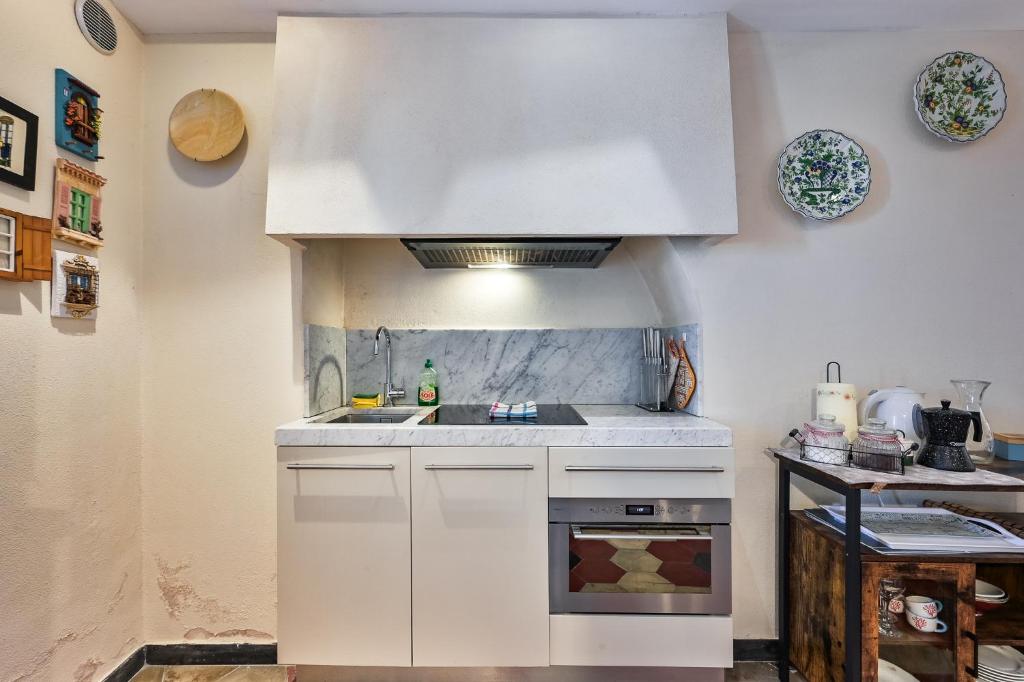 A kitchen or kitchenette at Baiàn Casa Vacanze