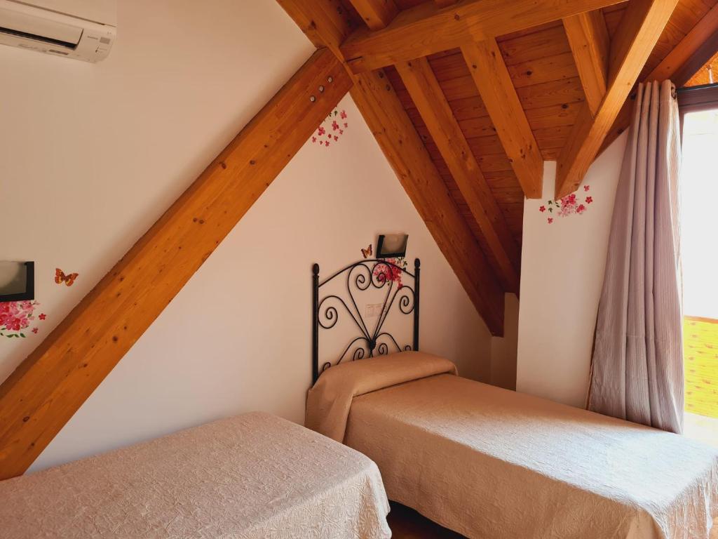 Una cama o camas en una habitación de Sierra de Cazorla