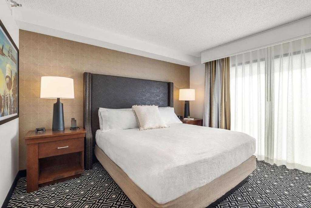 Embassy Suites by Hilton Los Angeles International Airport South - Rey Suite