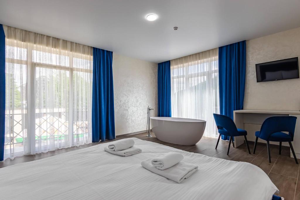 Postel nebo postele na pokoji v ubytování Gold Palace SPA Resort Bukovel