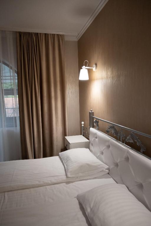 Postel nebo postele na pokoji v ubytování River Stone Hotel