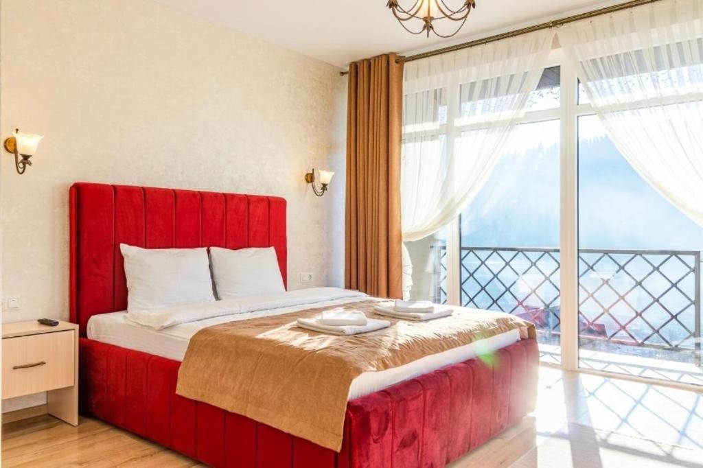 Postel nebo postele na pokoji v ubytování Gold Palace SPA Resort Bukovel