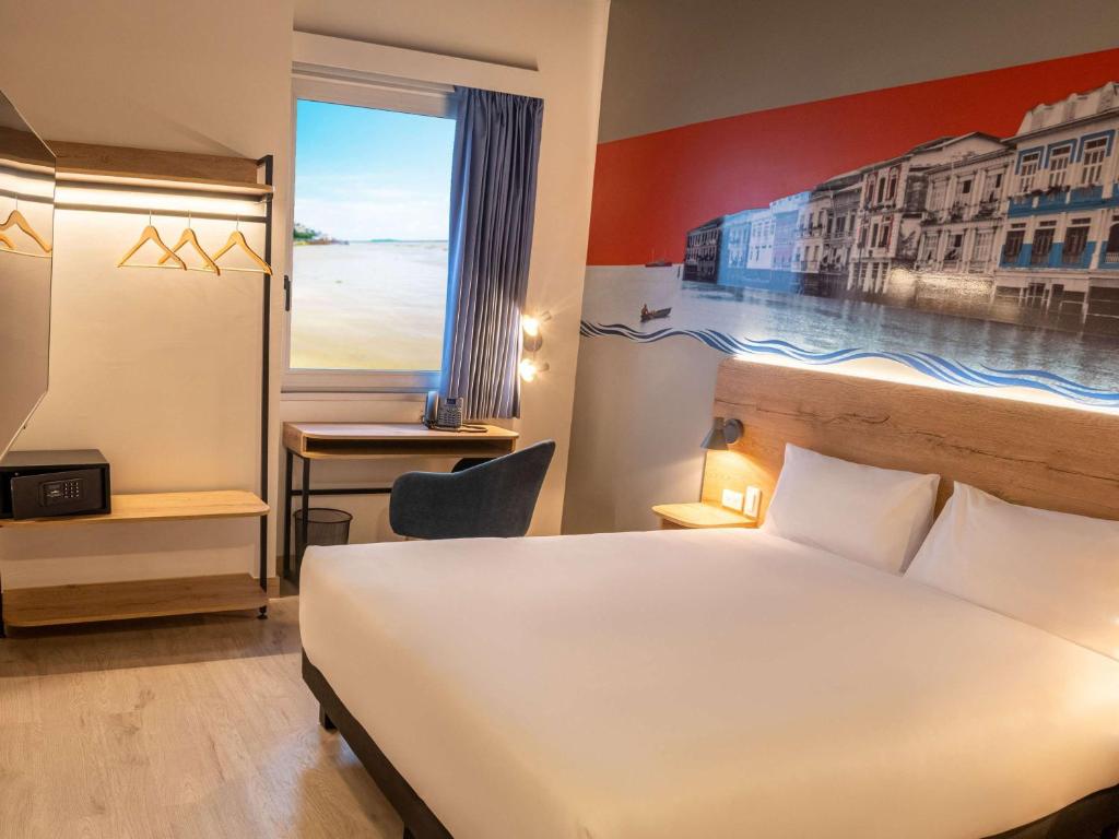 Postel nebo postele na pokoji v ubytování Ibis Styles El Malecon Guayaquil
