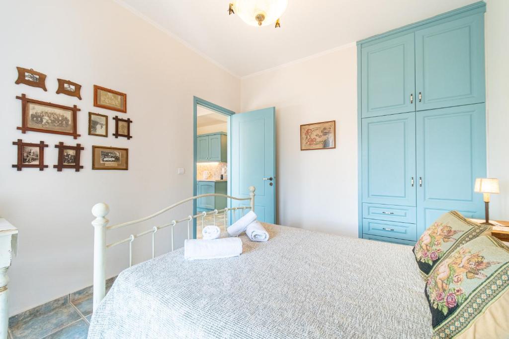 A bed or beds in a room at Bella Vista