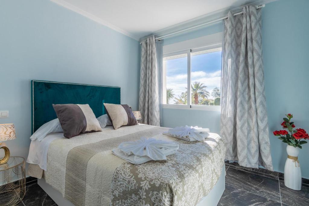 A bed or beds in a room at Villa Galicia