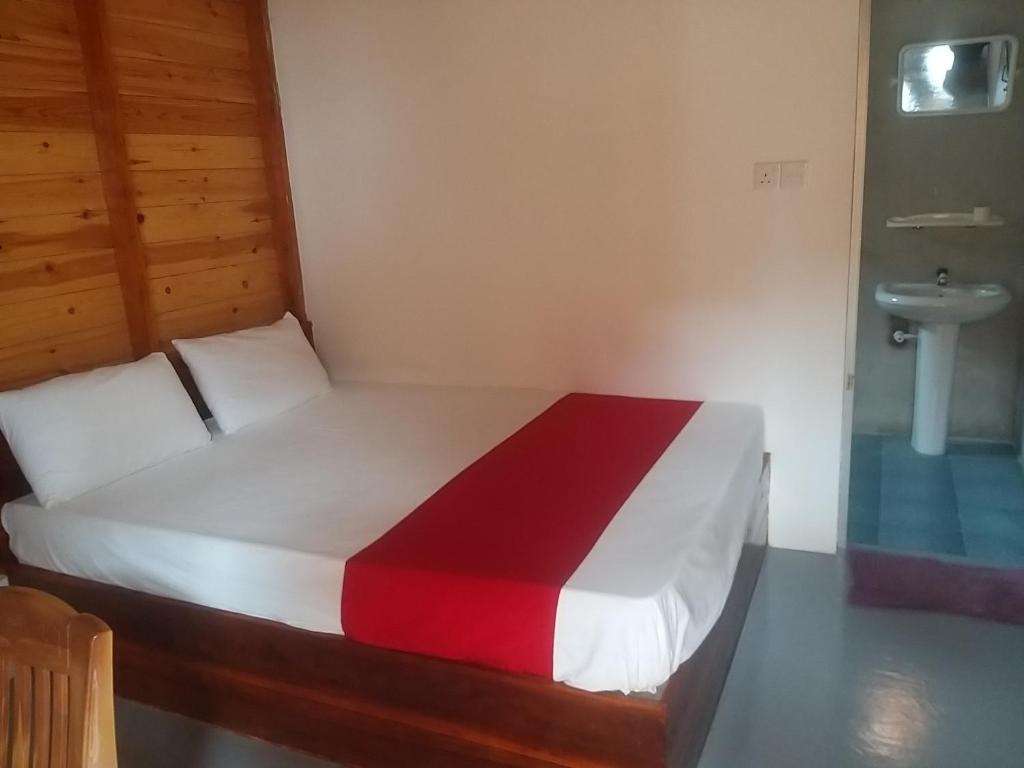 Postel nebo postele na pokoji v ubytování Dots bey beach cabana uppuveli