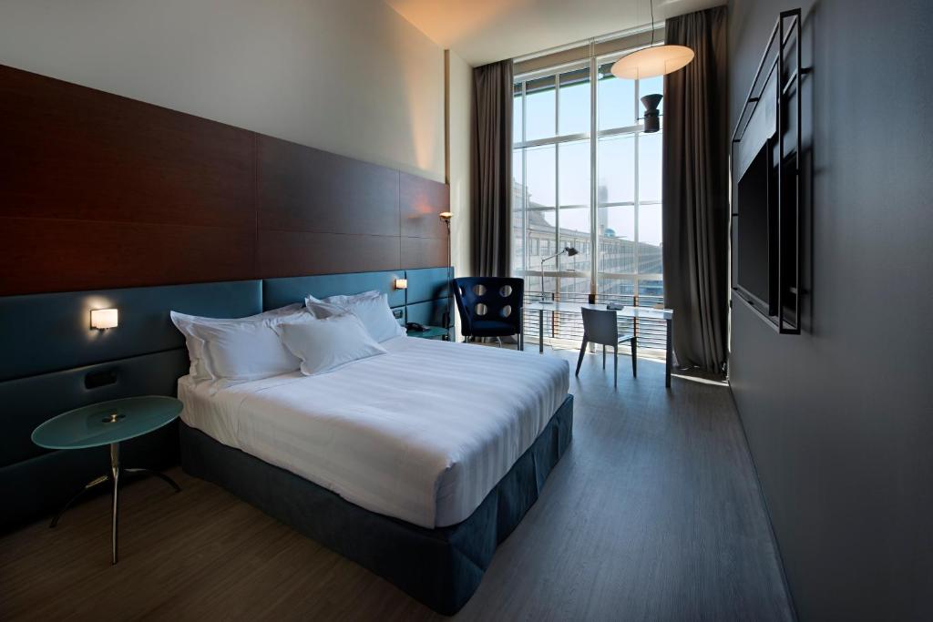 Postel nebo postele na pokoji v ubytování DoubleTree by Hilton Turin Lingotto