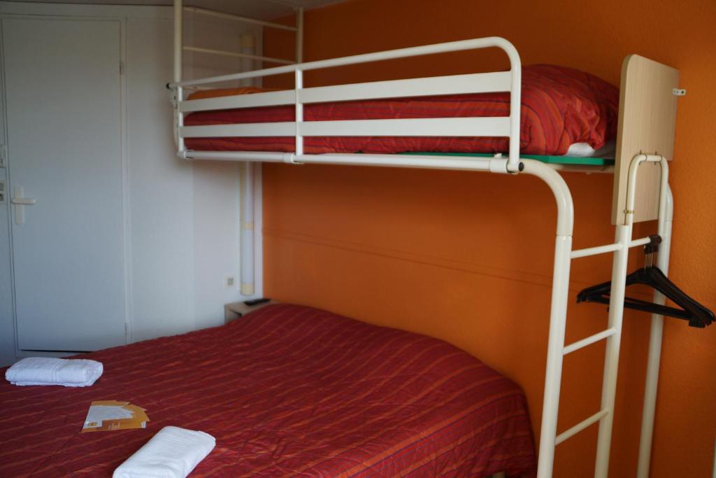 Premiere Classe Laon - Dreibettzimmer (1 Doppelbett + 1 Einzelbett)