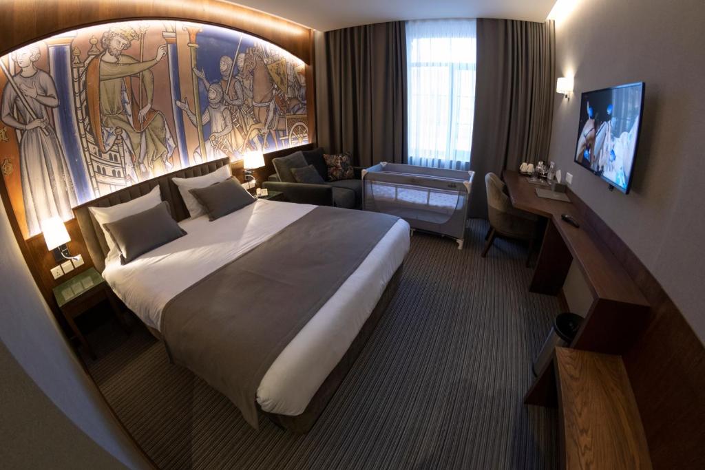 Postel nebo postele na pokoji v ubytování Orienta Hotel Gyumri