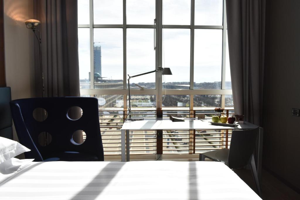 Postel nebo postele na pokoji v ubytování DoubleTree by Hilton Turin Lingotto