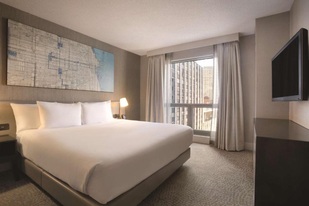Hilton Chicago Magnificent Mile Suites photo