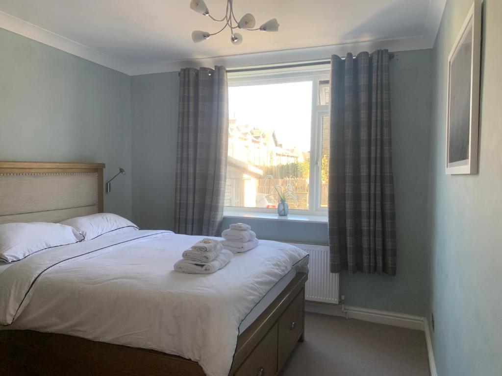a bedroom with a bed with towels on it at Spacious and bright 1 - bedroom rental unit in Ilkley