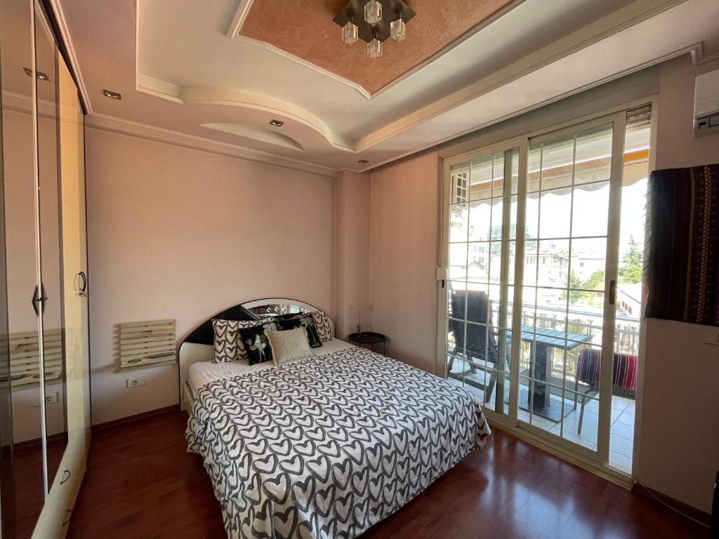 Pine-Tree Spacious 2 BDR Apartment near Tanners' Bridge with hot tub - Image 3