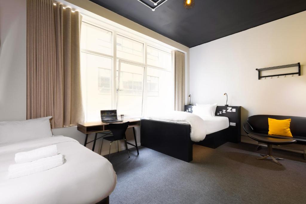 REZz Temple Bar, Dublin - Resim 2