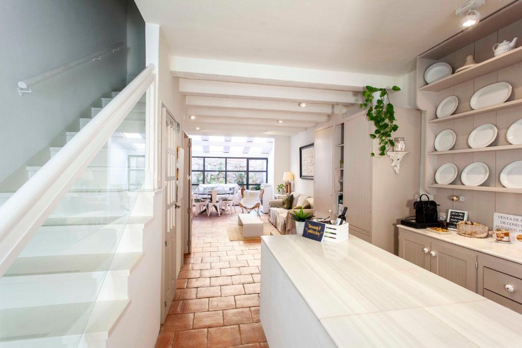 a kitchen with a staircase and a living room at Casa rural 4 estrellas Chocolat Imón in Imón