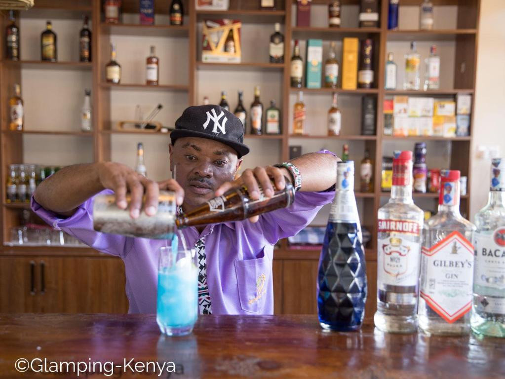 Nápoje v ubytování Glamping Kenya Mount Kenya Lodge Nanyuki