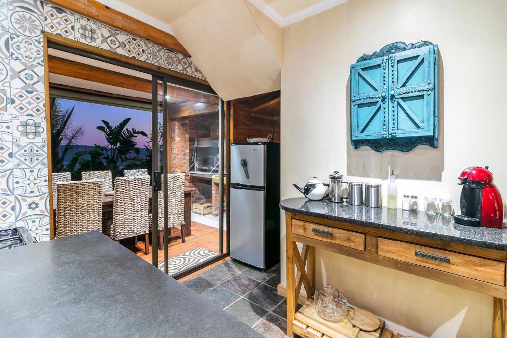 Knysna Lodge - Self Catering Unit with Woodfired Hot Tub - Image 23