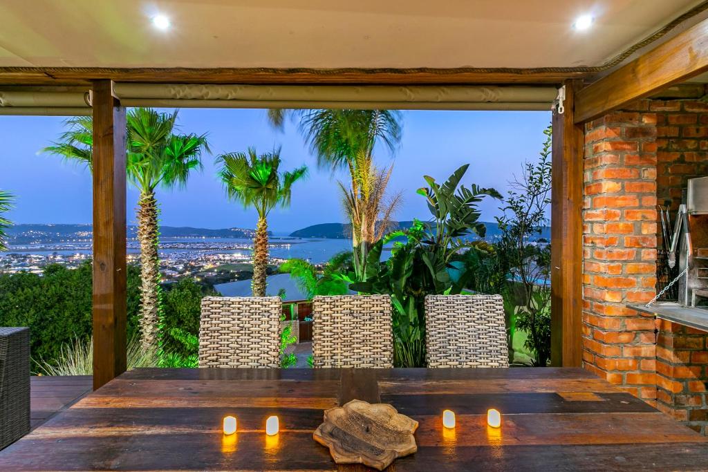 Knysna Lodge - Self Catering Unit with Woodfired Hot Tub - Image 32