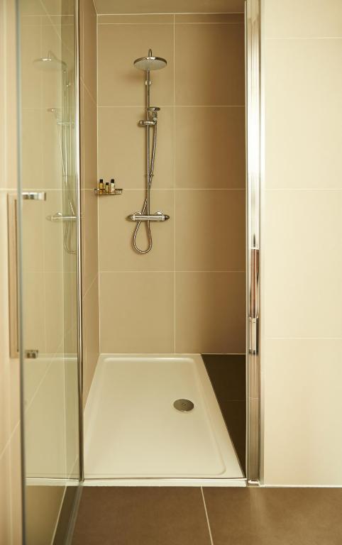 The Bull and The Hide - Resim 16