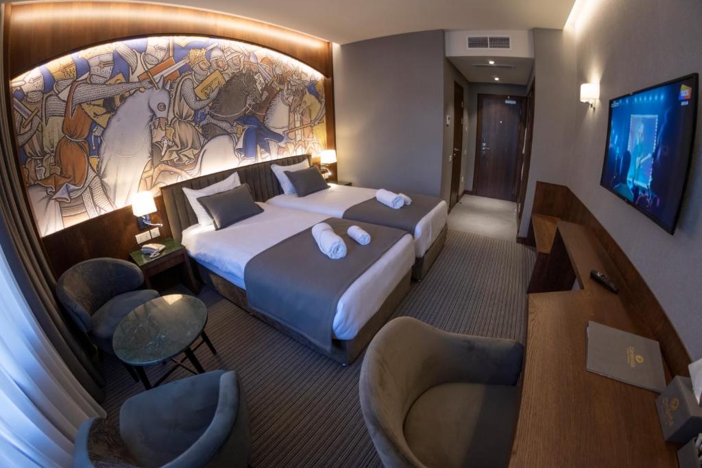 Postel nebo postele na pokoji v ubytování Orienta Hotel Gyumri