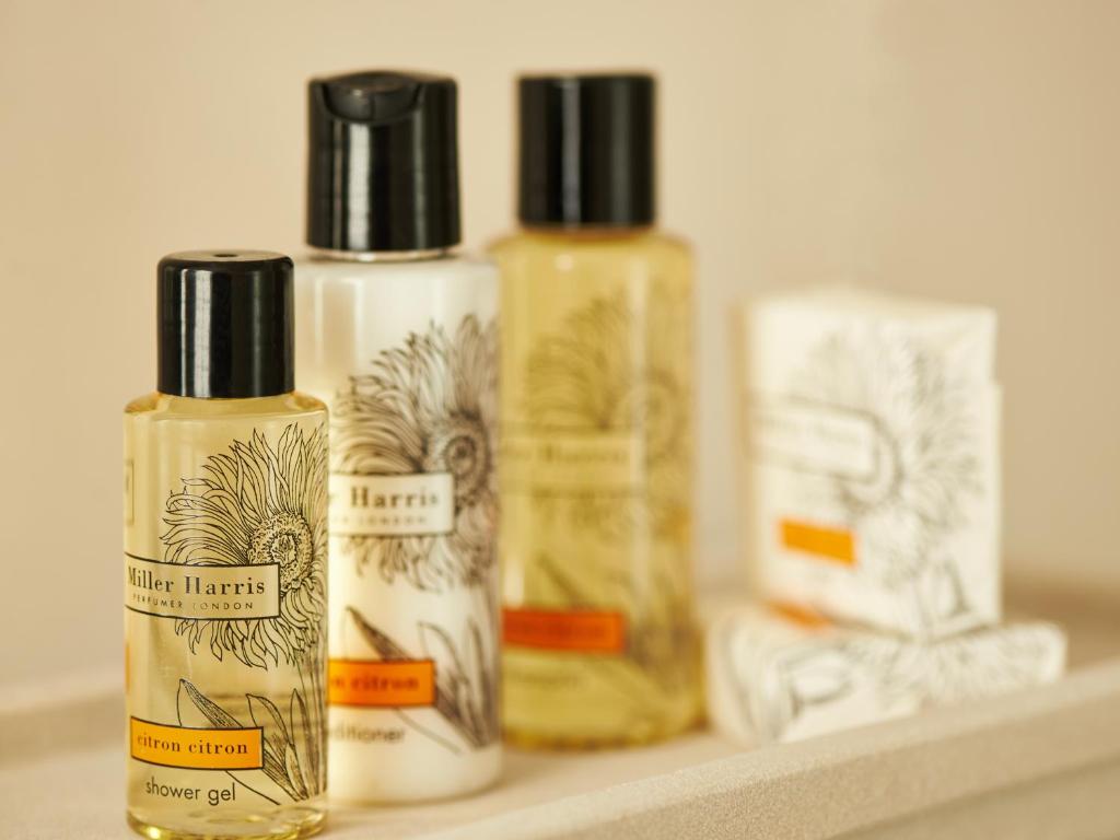 The Bull and The Hide - Resim 21