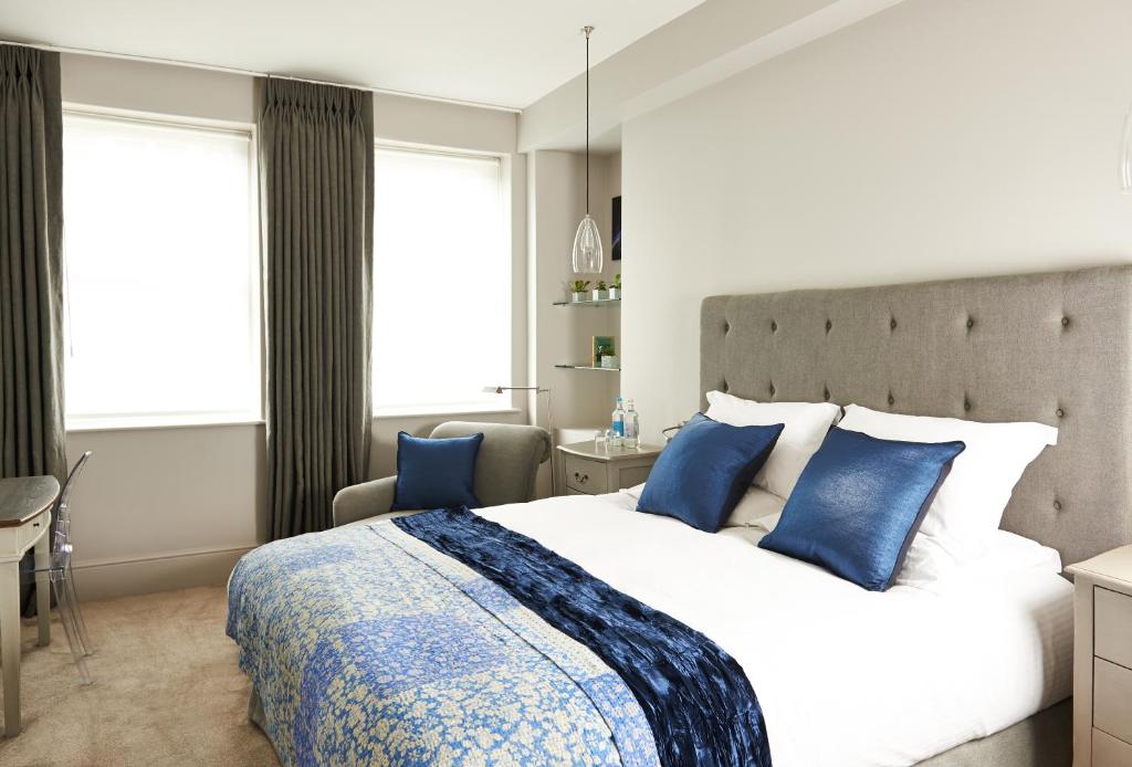 The Bull and The Hide - Resim 2