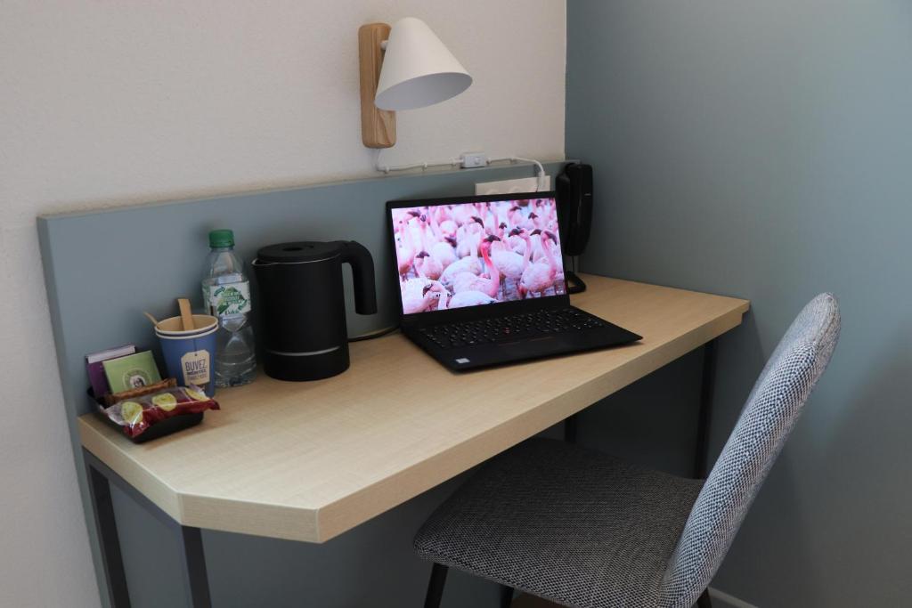 Kyriad Bordeaux Nord Sainte Eulalie - 1 Double Bed 1 Single Bed