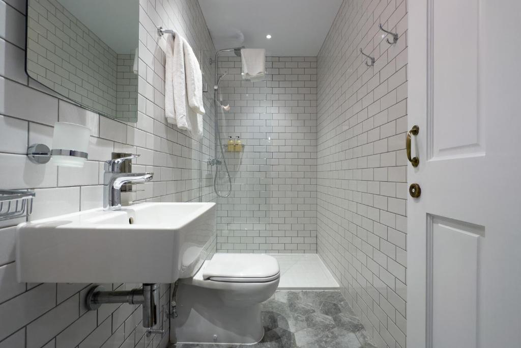 THE KNIGHT OF NOTTINGHILL - Resim 45