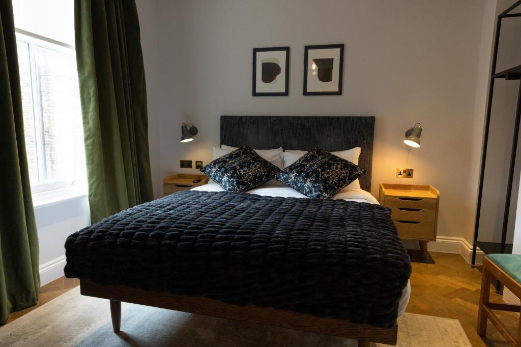 THE KNIGHT OF NOTTINGHILL - Resim 30