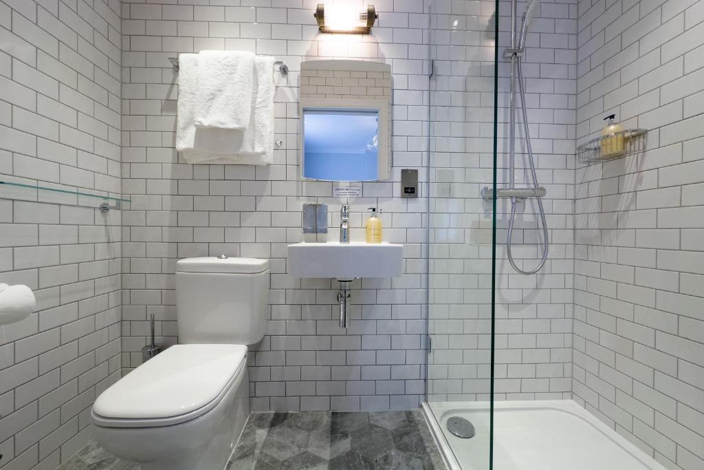 THE KNIGHT OF NOTTINGHILL - Resim 37