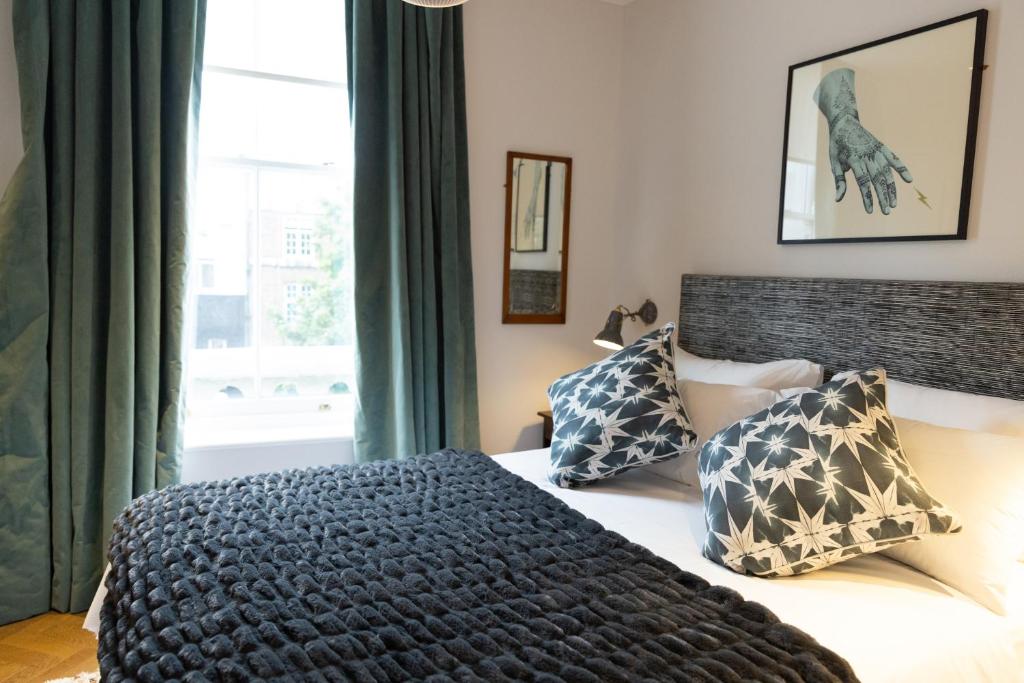 THE KNIGHT OF NOTTINGHILL - Resim 42