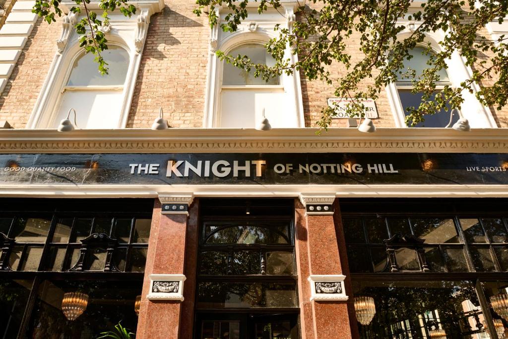THE KNIGHT OF NOTTINGHILL - Resim 21