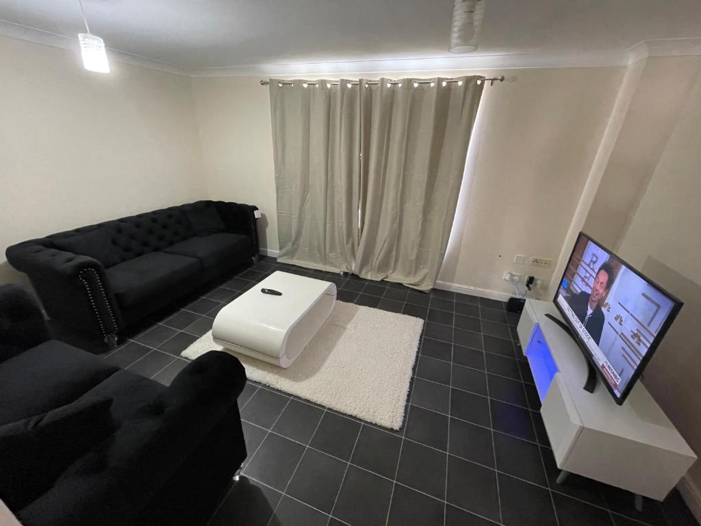Fotografie z fotogalerie ubytování Lovely 3-Bedroom Townhouse v destinaci Harold Wood