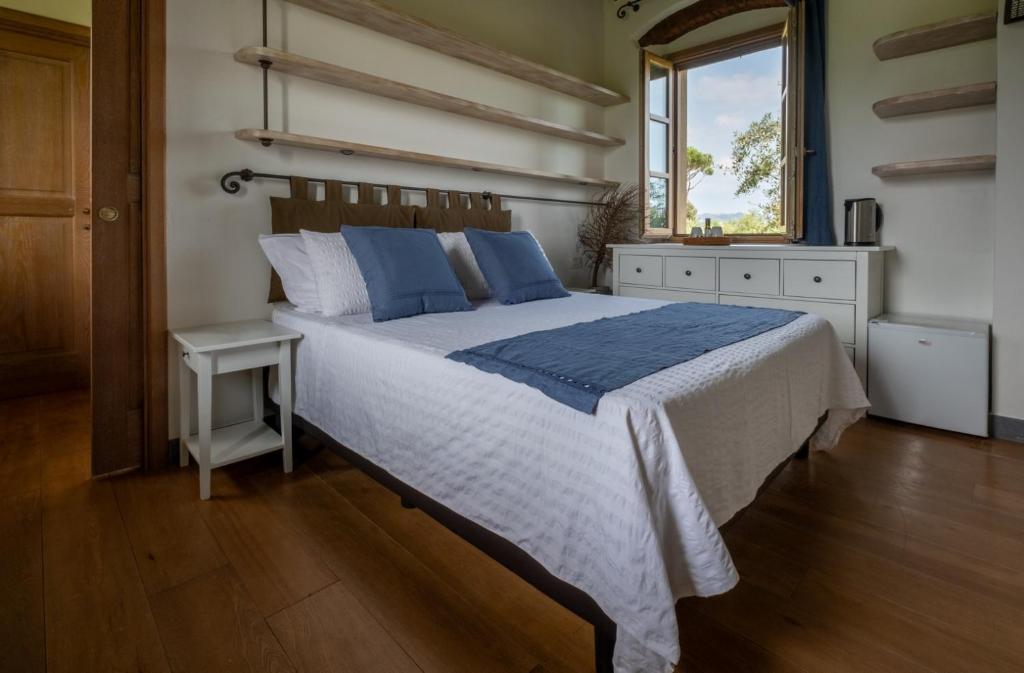 Postel nebo postele na pokoji v ubytování Olimagio Farm Stay with animals and 25m pool, beach at cycling distance