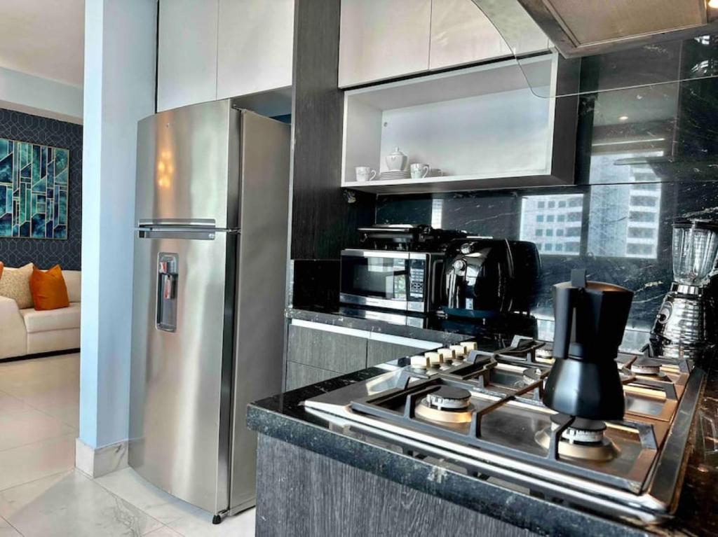 Kuchyň nebo kuchyňský kout v ubytování Upscale Centric Apt Near All