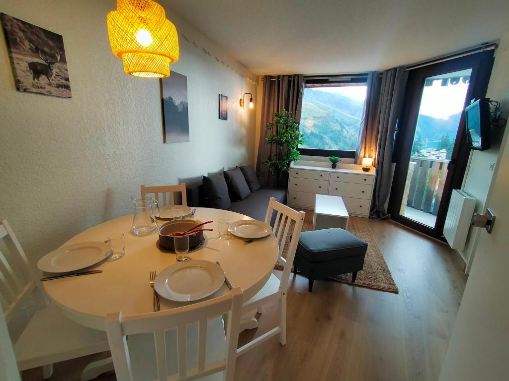 a dining room table and chairs in a living room at Appartement Avoriaz, 2 pièces, 4 personnes - FR-1-633-73 in Morzine