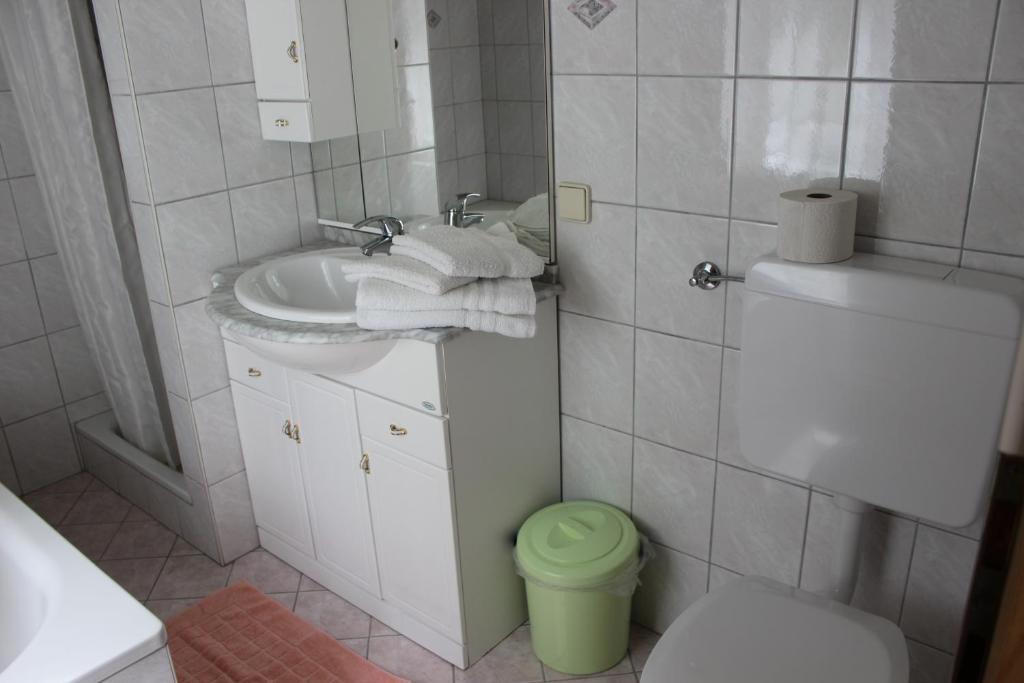 Koupelna v ubytování Gasthof Pension Jägerwirt