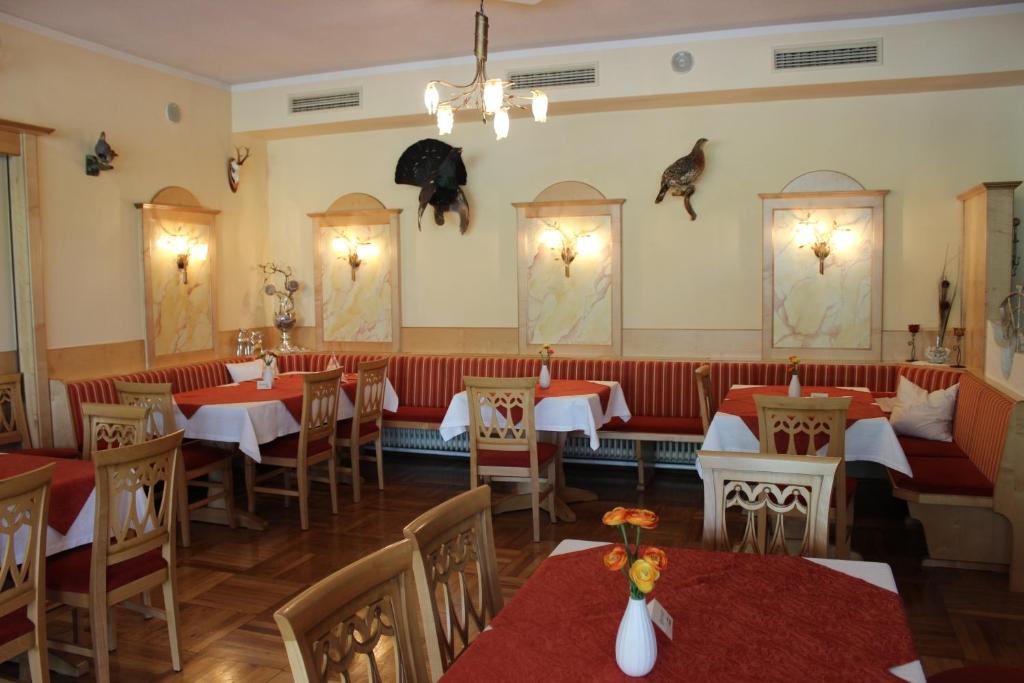Restaurace v ubytování Gasthof Pension Jägerwirt