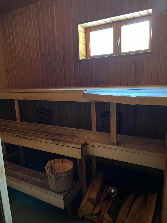 Palanda nebo palandy na pokoji v ubytování Vabaduse Guesthouse