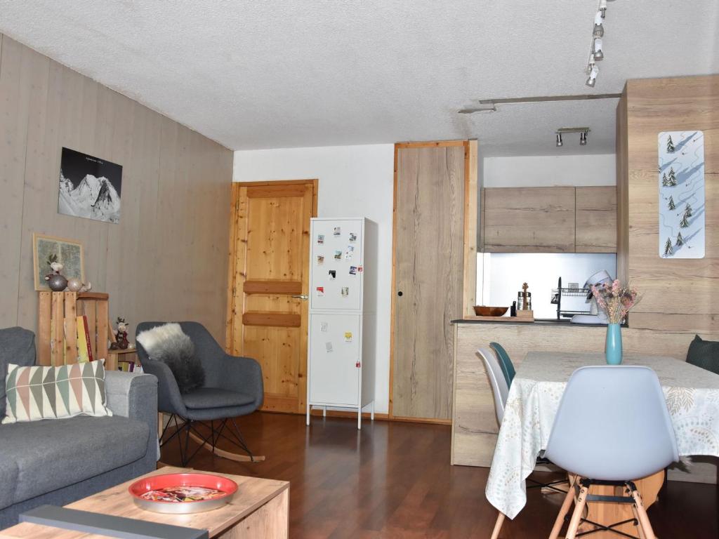 Appartement Pralognan-la-Vanoise, 3 pièces, 6 personnes - FR-1-464-126にあるキッチンまたは簡易キッチン