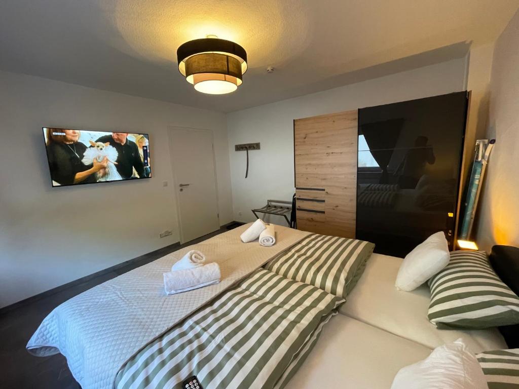Ein Bett oder Betten in einem Zimmer der Unterkunft Ferienhaus am Bach Koblenz