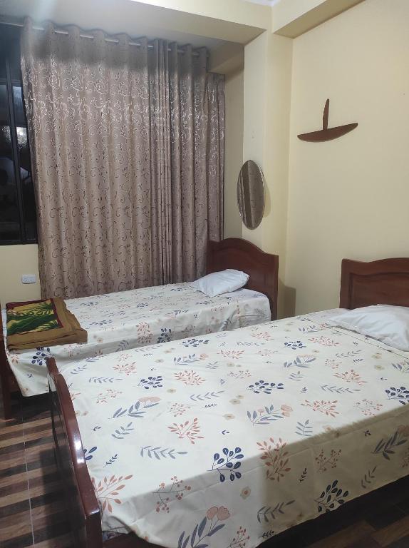 a bedroom with two beds and a window at DonnaSabi in Tingo María