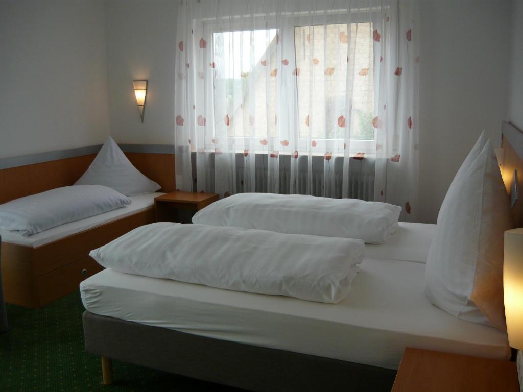 Postel nebo postele na pokoji v ubytování Hotel Gasthof Herderich