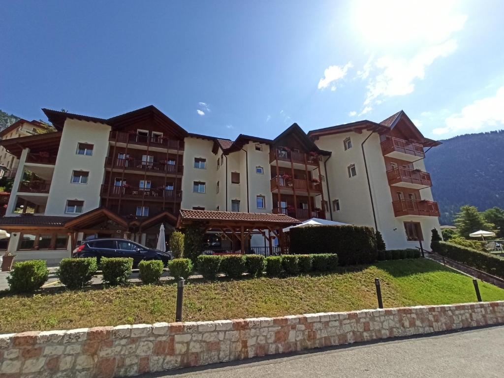 Nespecifikovaný výhled na hory nebo výhled na hory při pohledu z hotelu