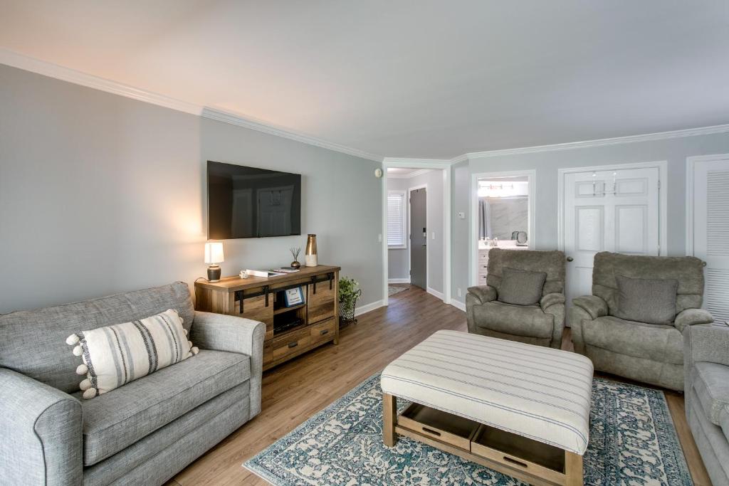 St Simons Island Condo on Golf Course Near Beach!, Harrington (updated