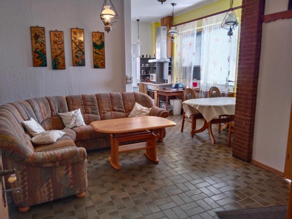 a living room with a couch and a table at Ferien-u. Monteurwohnung ganze Unterkunft in Schieder- Schwalenberg in Schieder-Schwalenberg