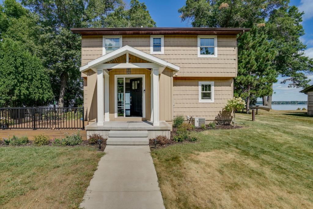 una casa con una acera delante de ella en Lakefront Chippewa Falls Haven with Private Deck!, en Chippewa Falls